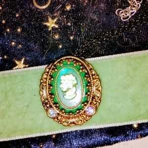 Elegant Green Cameo Choker